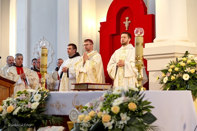 Свячення пресвітерату та дияконату